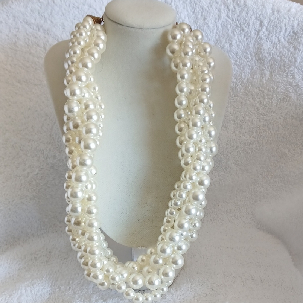 Elegant Pearl Necklace